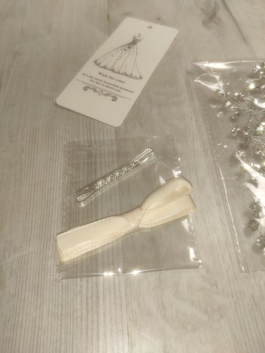 Ozdoba do włosów srebrna z kryształkami Simsly