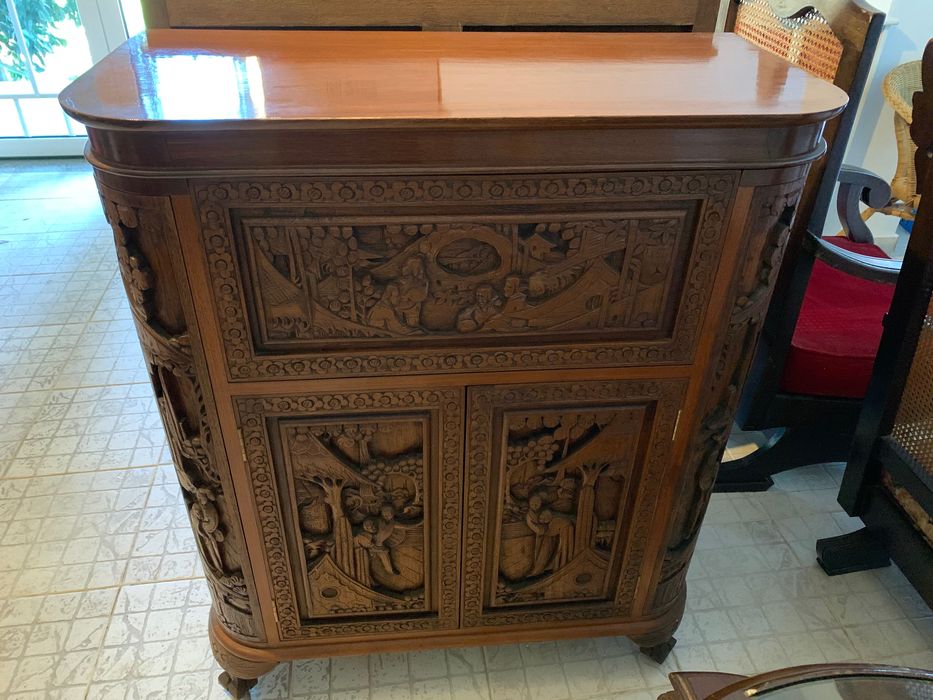 Móvel madeira garrafeira