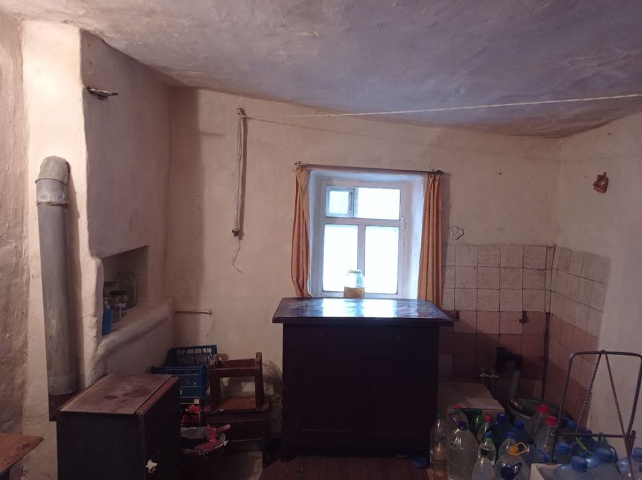 Продаю дом - 4 ком., можно на 2 семьи, космет ремонт. Район 8 Военная