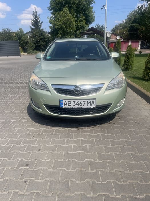 Opel Astra J 2011