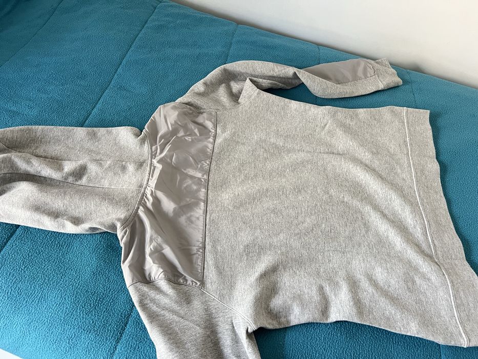 Hoodie Nike , moderna e como nova