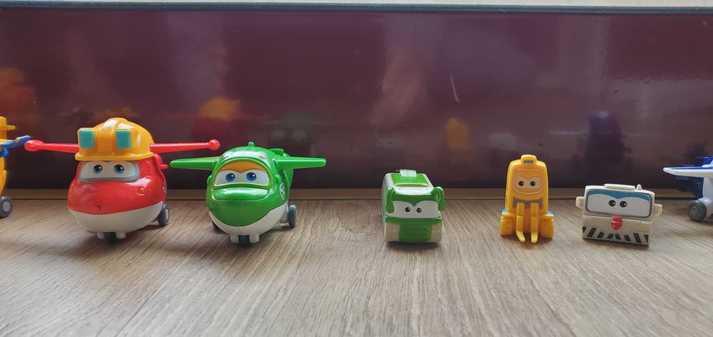 Bonecos superwings