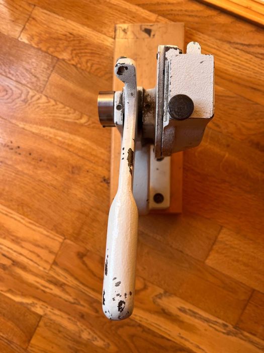 Прес для люверсів