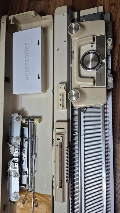 Вязальна машина Silver Reed