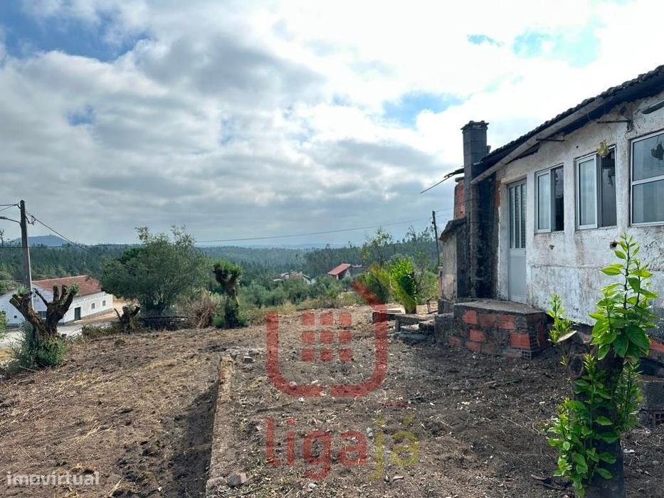 Moradia T4 em Reconstrução - Barrocaria / Olival!