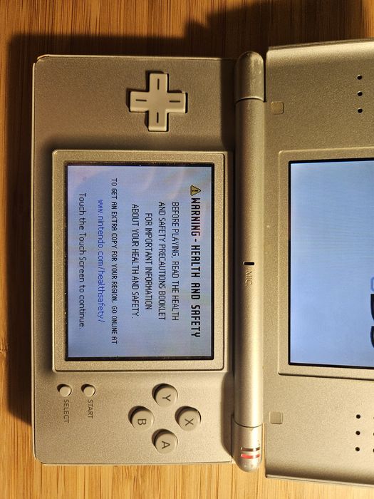 Nintendo DS Lite Cinzenta com 2 Jogos à Escolha