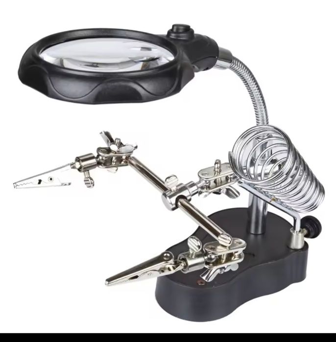 Третя рука з лінзою і підсвіткою