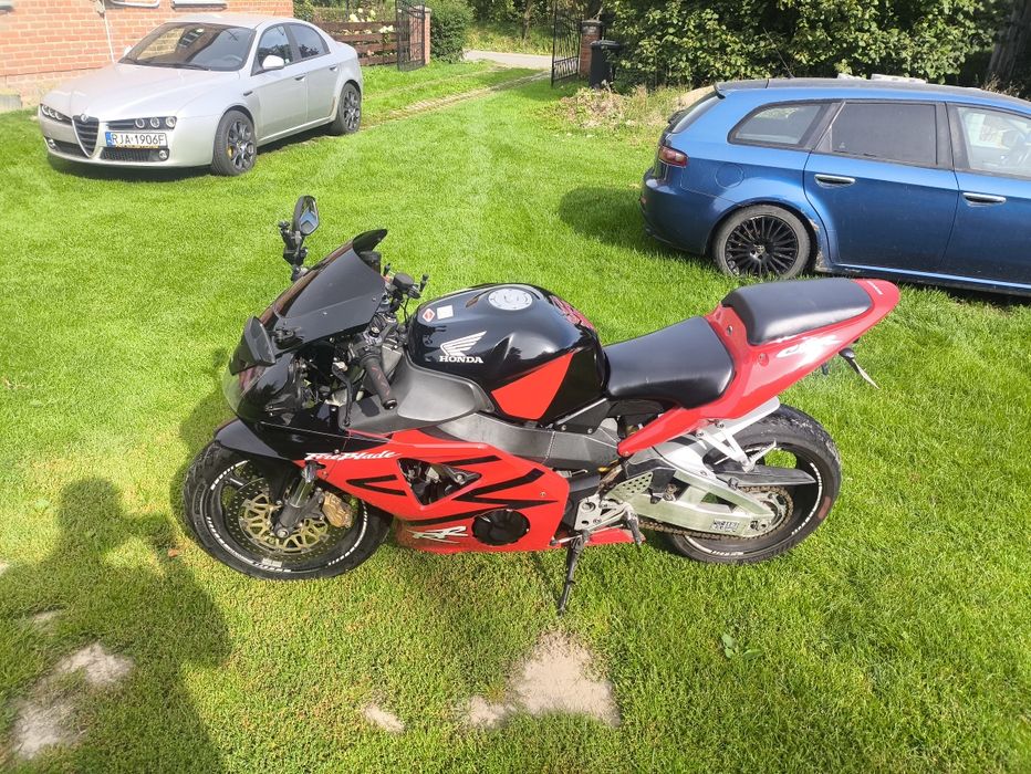 Honda CBR 954 (r1,929,mt07,zx6)
