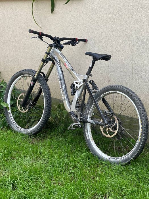 Двох підвісика Haibike