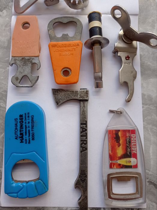 Otwieracze do butelek z PRL .