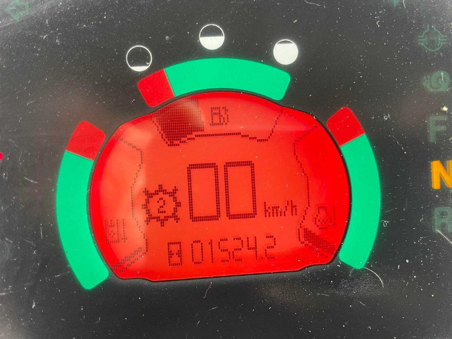 Фронтальний навантажувач Caterpillar 908H  2011 року