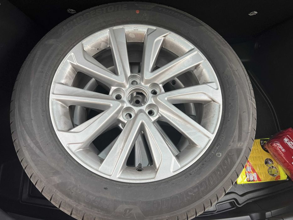 Sprzedam komplet oryginalnych kół Toyota CH-R 2025 opony letnie