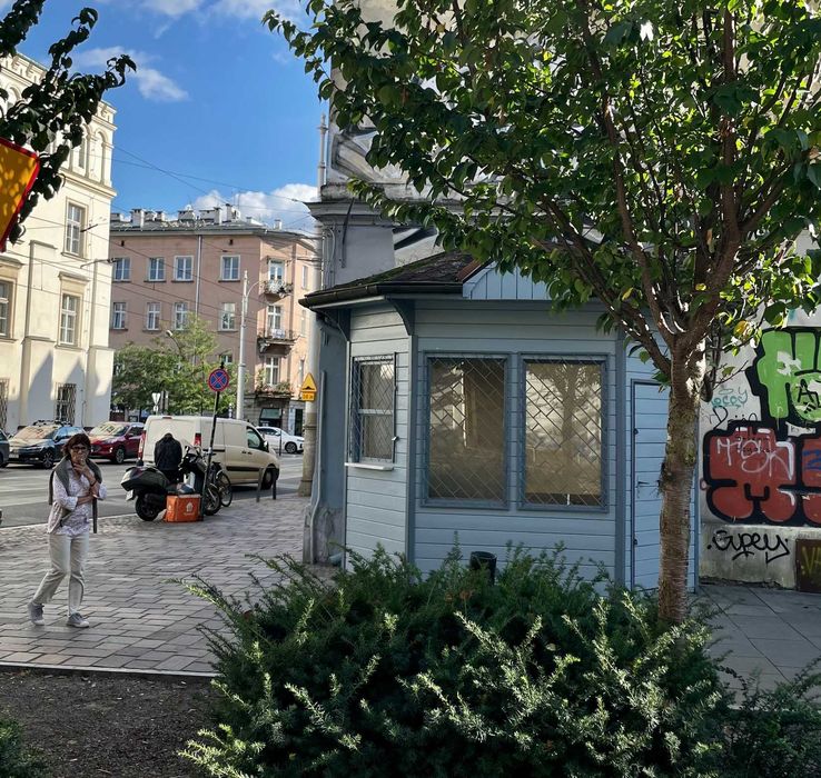 Lokal handlowy - kiosk gastronomiczny - kawiarnia - lodziarnia - budka w centrum Kazimierza