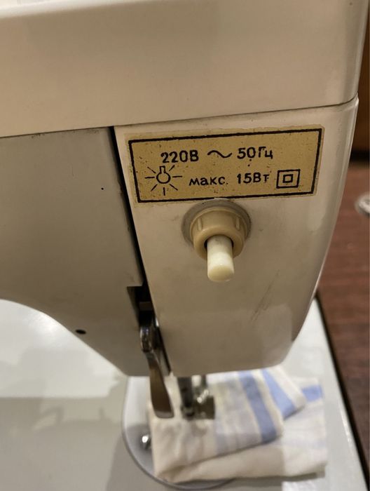 Машинка швейная Чайка с электроприводом