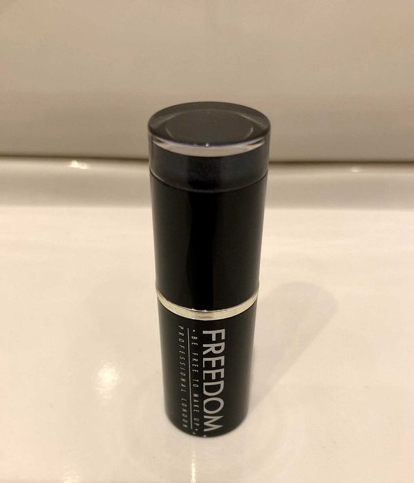 Batom Freedom Makeup London