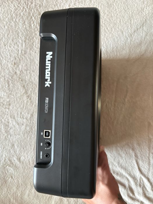 Numark PT01 - przenośny gramofon.
