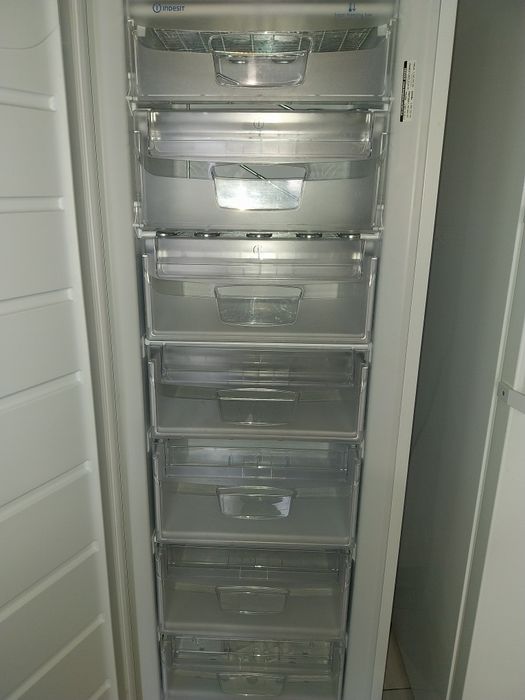 Indesit R600a semi-usado