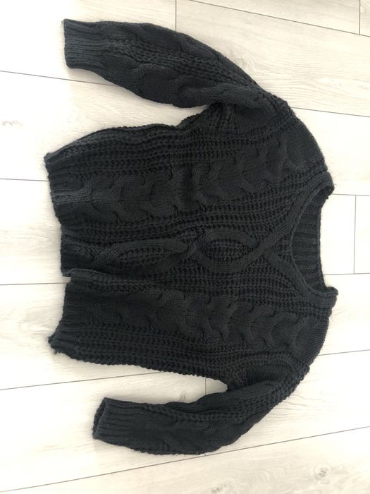Czarny gruby luzny sweter