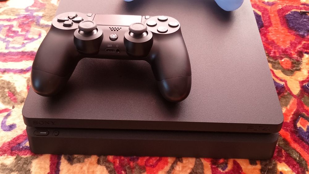 Playstation 4 slim