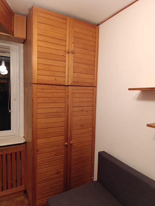 Drewniane szafki i boazerie