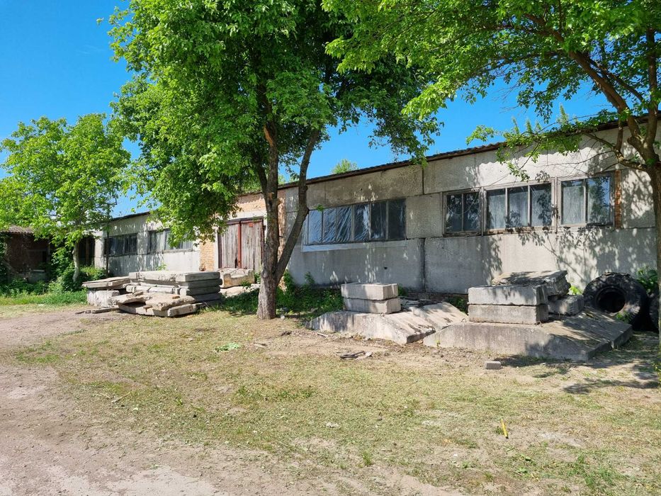 Продам виробниче приміщення гараж територія з козловим краном