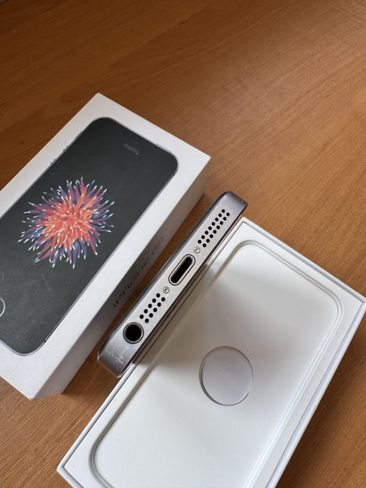 Телефон iPhone 5se 32gb