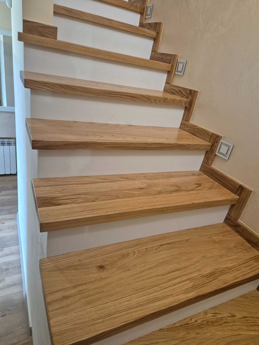 Schody Stopnie, trepy dębowe.