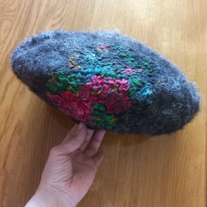 Берет с вышивкой