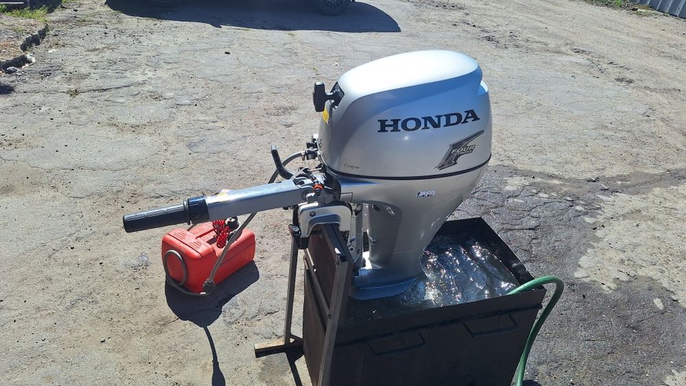 Лодочный мотор HONDA-10,2014год.