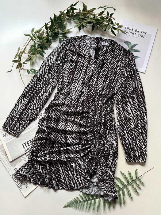 Wzorzysta sukienka z marszczeniem V neck cotton