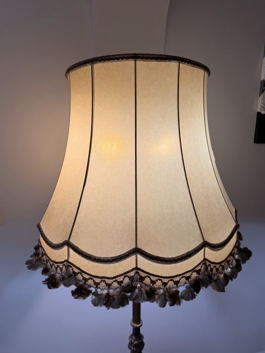 Ekskluzywna lampa podłogowa vintage – styl retro, ozdobny abażur, 2 światła
