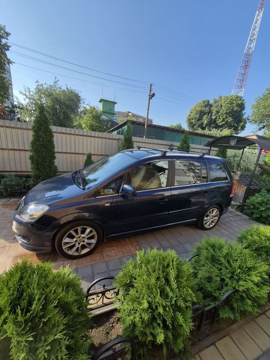 OPEL ZAFIRA 2011 року