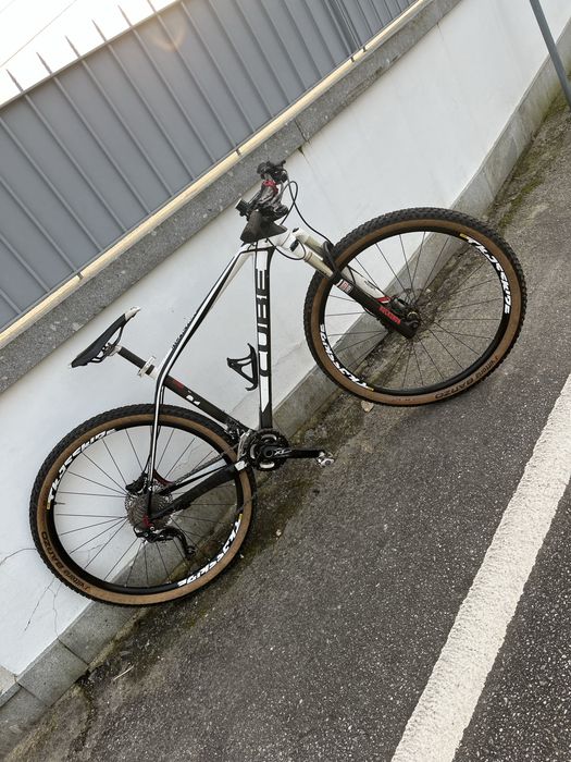 Bicicleta Cube carbono”29”
