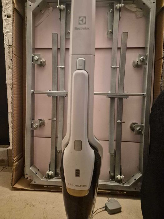 Odkurzacz bezprzewodowy Electrolux ELECTROLUX Ergorapido UV