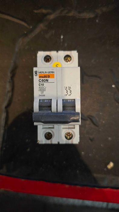 Lote Material electrico Merlin Gerin, disjuntores, diferencias, interruptores