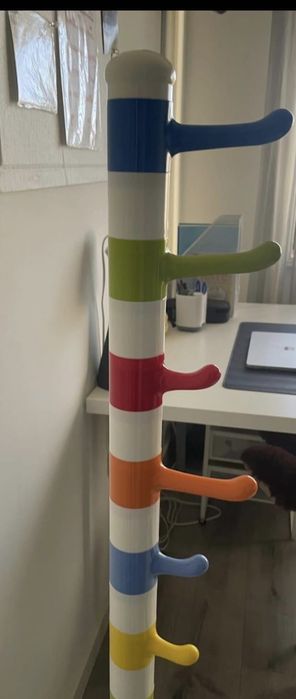 Cabide de roupa de criança colorido
