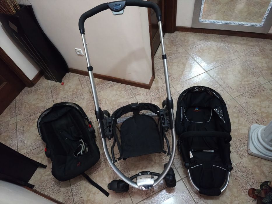 Carrinho de bebê com baby Cook