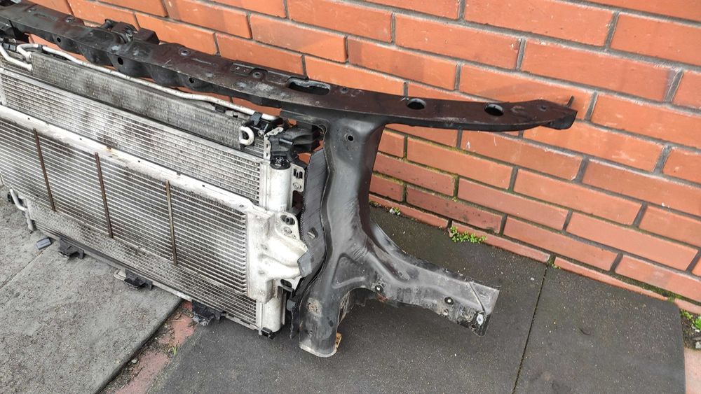 VW TRANPOSRTER T5 2.5 TDI Pas przedni kompletny chłodnice