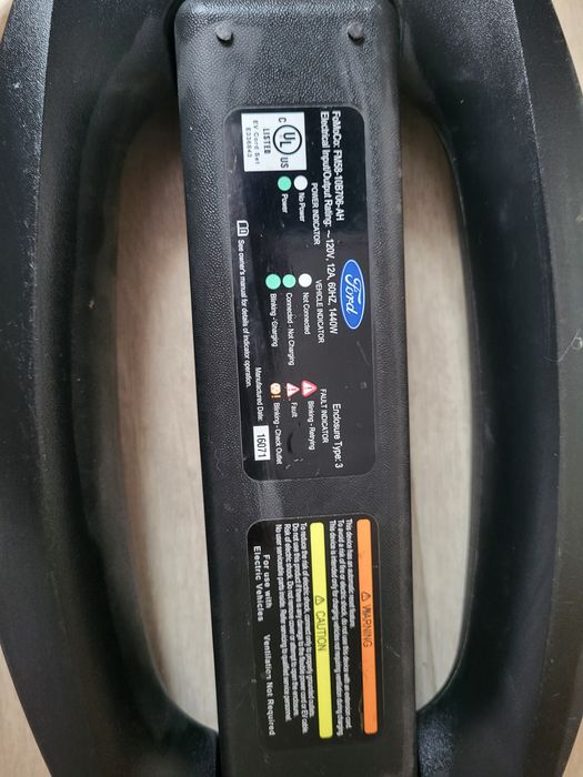 Продам зарядное на Ford