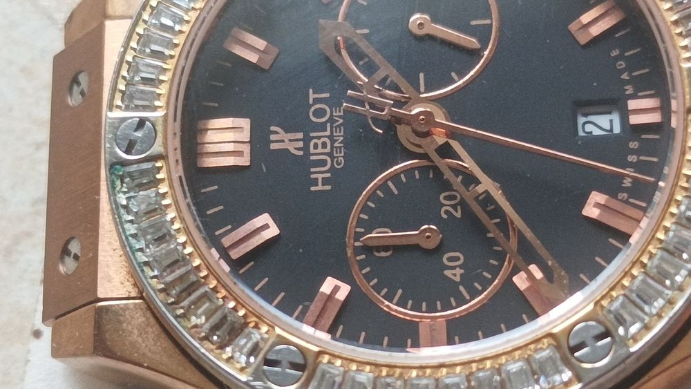 Наручные часы Hublot.
