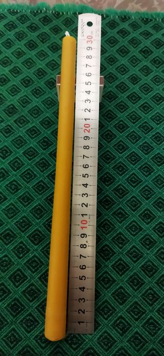 Свеча восковая .