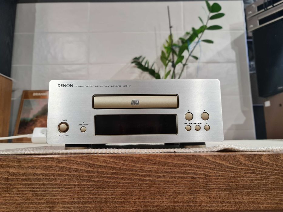Програвач дисків Denon UCD-F07