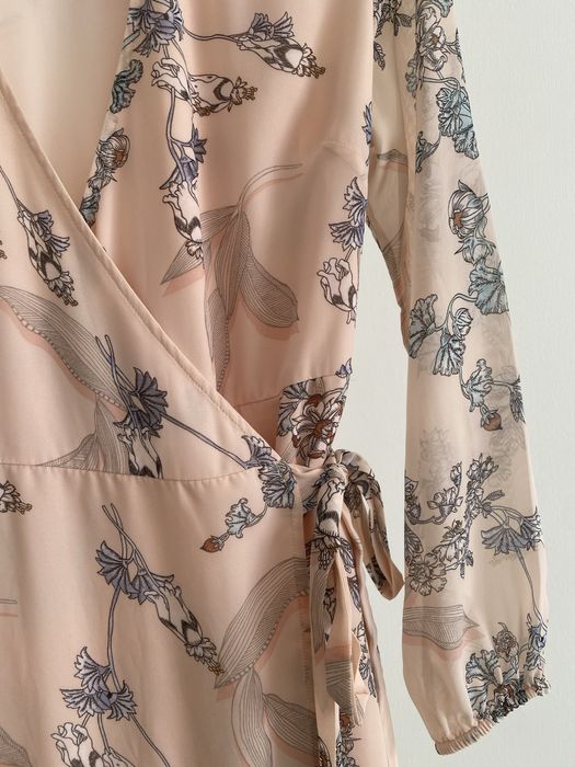 Рожева сукня міді