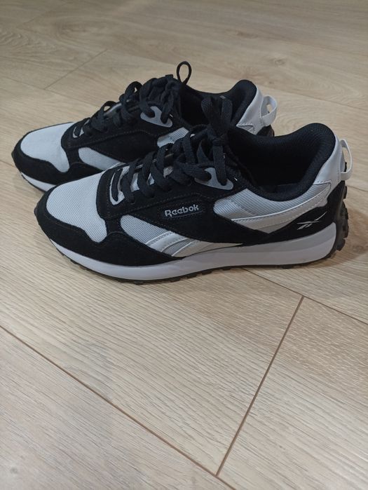 Оригінальні кросівки Reebok 41 стан нові з коробкою