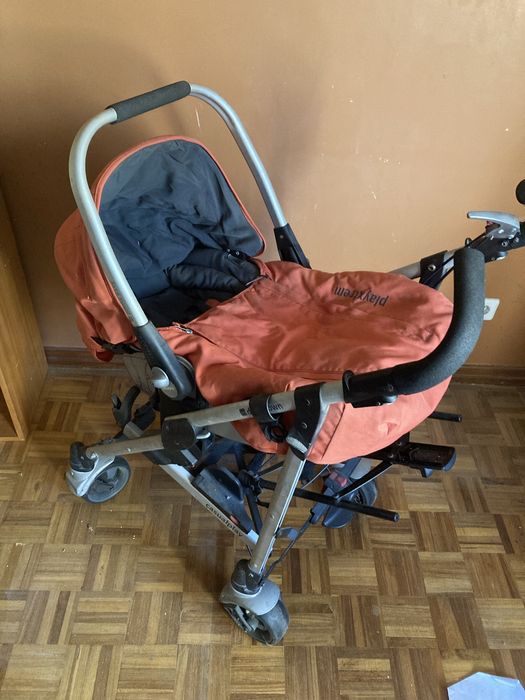 Carrinho de bebé com ovo em duas peças