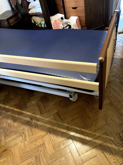 Cama Articulada com Comando e Protecção Contra Quedas
