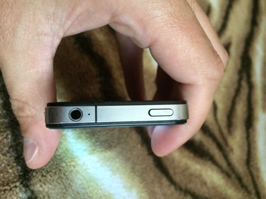 Apple Iphone 4 16Gb  (Треб замены батареи.) Отправка по НП