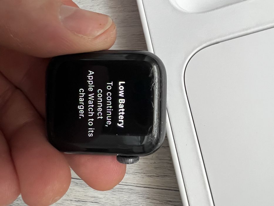 Apple Watch 6 40 mm w dobrym stanie