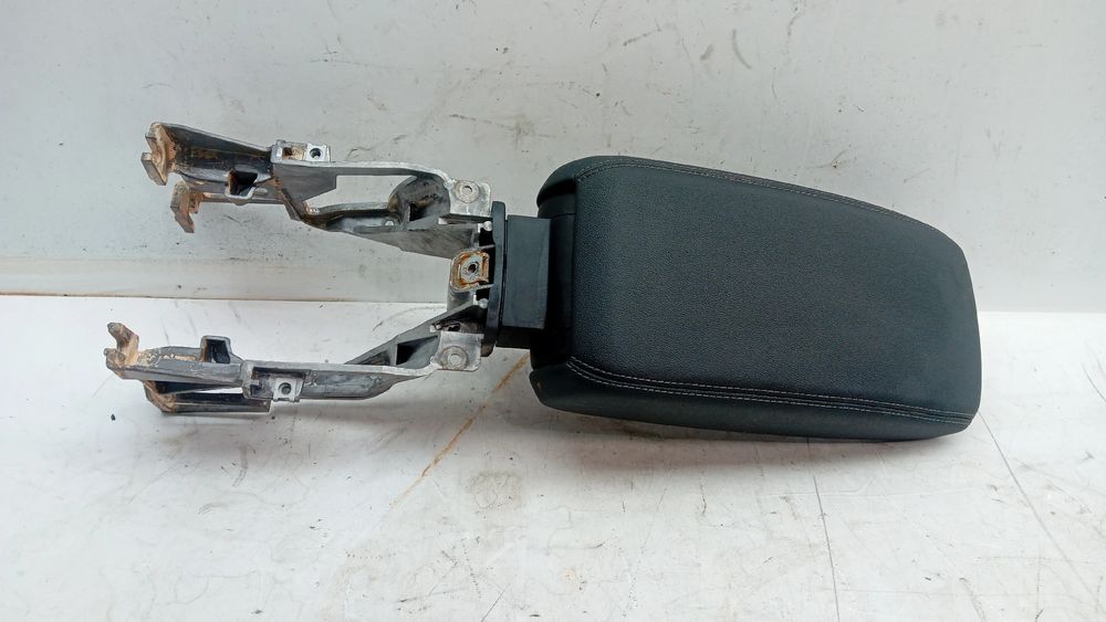 Apoio de braço AUDI Q3 (F3B)
