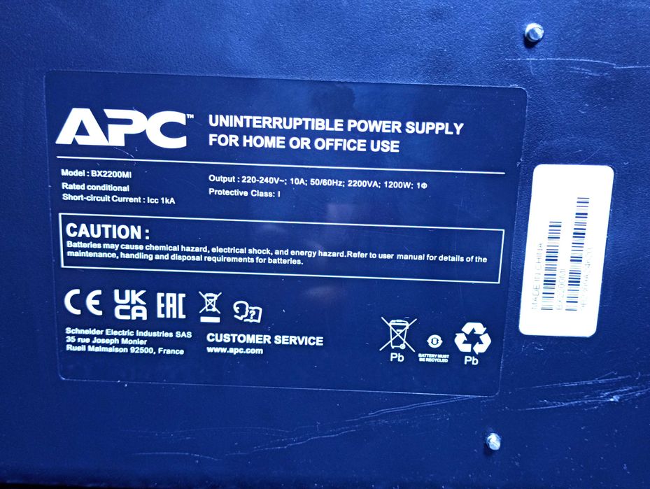 APC Back-ups bx2200mi